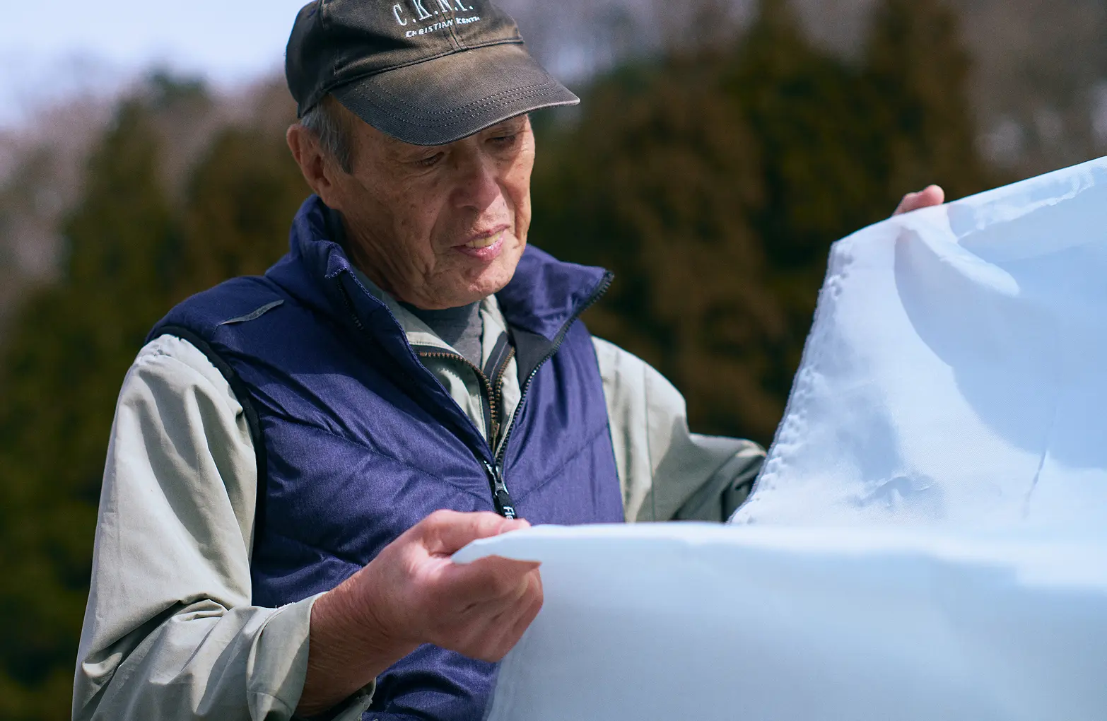 Yamaguchi holding a SOLAMENT net